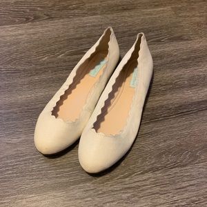 Betsey Johnson Scallop Flats